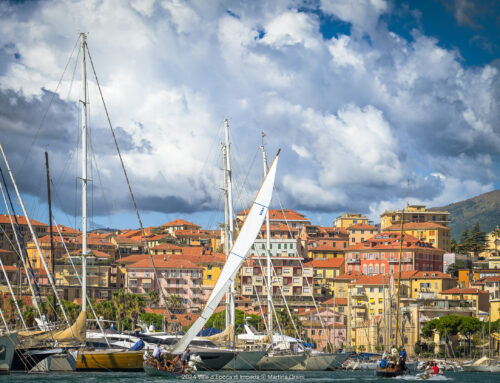 IL VENTO SOFFIA FORTE, RIMANDATE A DOMANI LE PRIME REGATE ALLE VELE D’EPOCA DI IMPERIA 2024